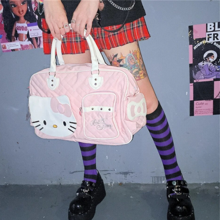 Hello Kitty Pink Quilted Travel Bag - Image 6